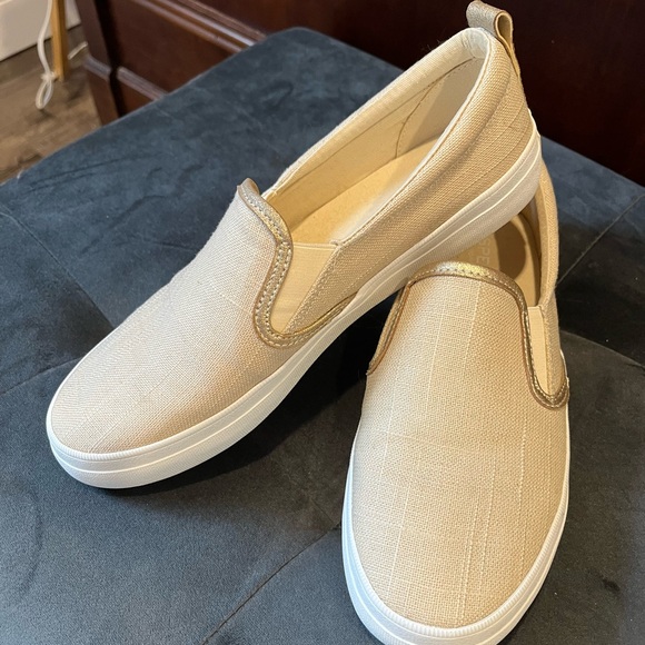 The perfect Sperry slip on shoe in light gold. - Picture 3 of 5